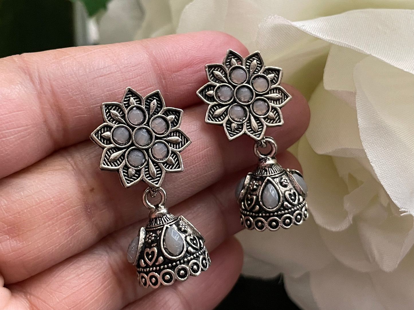 Earrings antique style flower theme jewelry