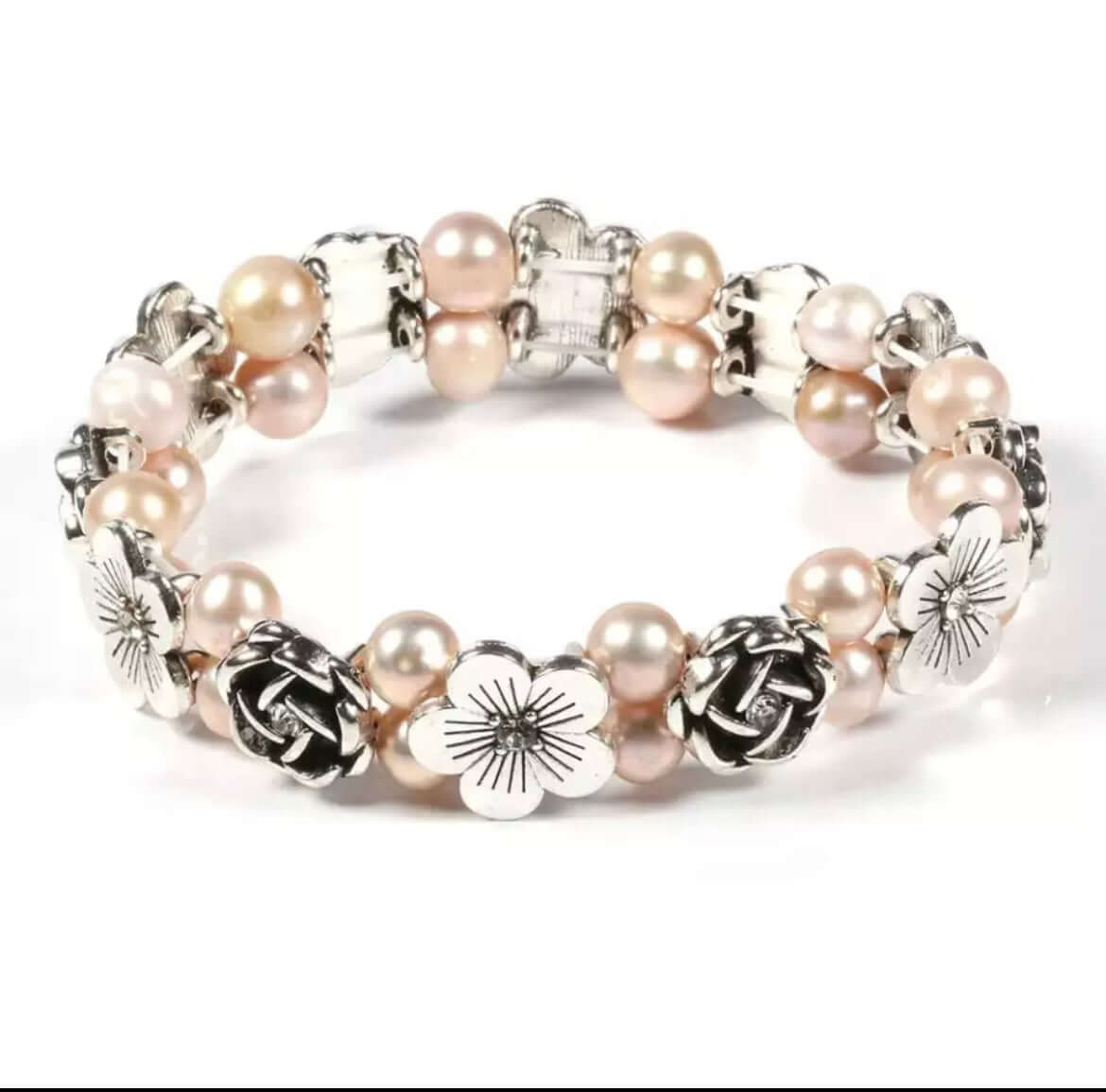 Freshwater pearl bracelet with flower charm