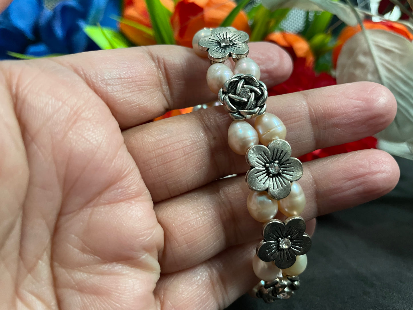 Freshwater pearl bracelet with flower charm